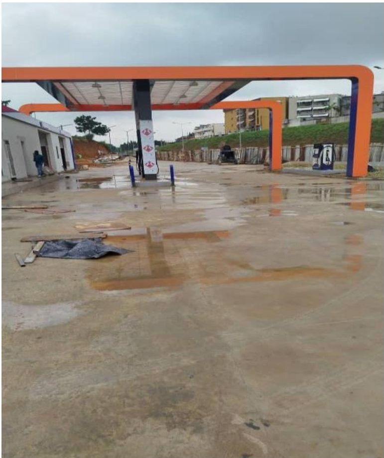 Station LXOIL Akouedo Y4 — Clé en main